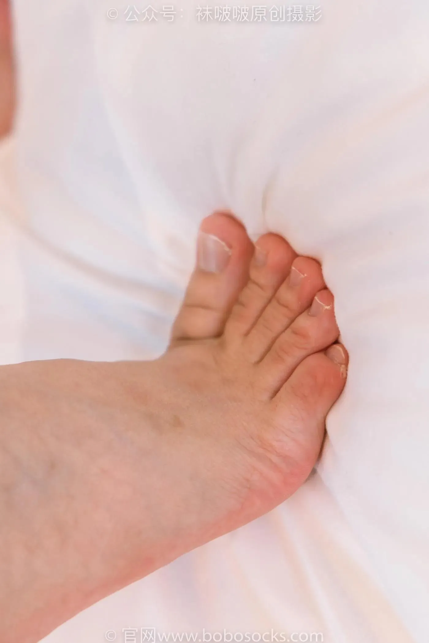 [BoBoSocks袜啵啵]NO.176 小安-运动鞋、白棉袜、裸足 [138P]插图4